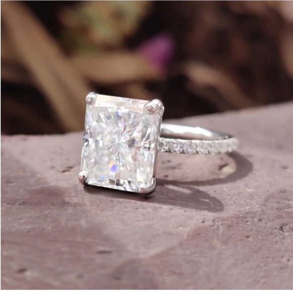 5.9 carat Radiant Cut Engagement ethically sourced 💎 ring! - Picture 4 of 6